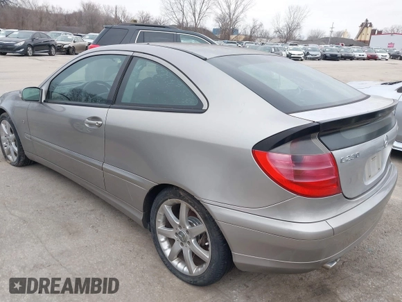 2003 Mercedes-Benz C 230 Kompressor z VIN WDBRN40J63A480020, wystawiony jako IAAI lot #41502077 z przebiegiem 188 774 mil mil oraz . Historia ofert i sprzedaży dostępna na DreamBid. Obrazek 3.