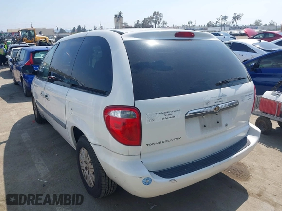 2007 Chrysler Town & Country with VIN 1A4GJ45R97B126697, listed as a IAAI auction lot 42180124 with 186,396 mi miles. Bid and sale history available at carsss.com. Image 3.