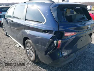 2021 Toyota Sienna XLE with VIN 5TDJRKEC6MS050638, listed as a IAAI auction lot 40875583 with 22,602 mi miles and . Bid and sale history available at DreamBid. Image 3.
