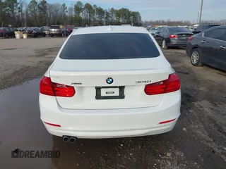 2015 BMW 3 Series 328i xDrive z VIN WBA3B5C51FF959597, wystawiony jako IAAI lot #41531841 z przebiegiem 143 424 mil mil oraz . Historia ofert i sprzedaży dostępna na DreamBid. Obrazek 16.
