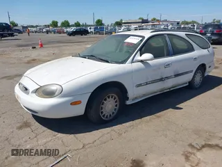 1996 Mercury Sable z VIN 1MELM55U0TG623025, wystawiony jako IAAI lot #42320328 z przebiegiem 235 325 mil mil oraz . Historia ofert i sprzedaży dostępna na DreamBid. Obrazek 2.