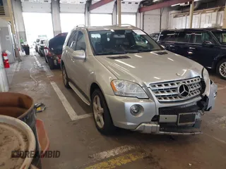 2009 Mercedes-Benz M 550 z VIN 4JGBB72E49A478123, wystawiony jako IAAI lot #42153707 z przebiegiem 180 126 mil mil oraz . Historia ofert i sprzedaży dostępna na DreamBid. Obrazek 1.