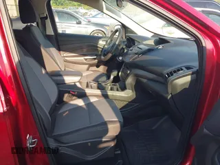 2017 Ford Escape SE z VIN 1FMCU0GD9HUF01849, wystawiony jako IAAI lot #42410230 z przebiegiem 177 423 mil mil oraz . Historia ofert i sprzedaży dostępna na DreamBid. Obrazek 5.