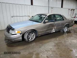 2003 Ford Crown Victoria LX z VIN 2FAFP74W73X150180, wystawiony jako Copart lot #51738145 z przebiegiem 83 655 mil mil oraz Szkody całkowita. Historia ofert i sprzedaży dostępna na DreamBid. Obrazek 1.