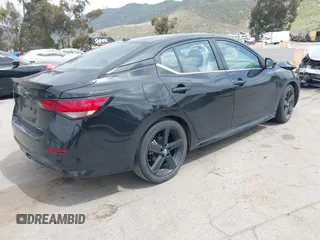 2022 Nissan Sentra SR z VIN 3N1AB8DV3NY295100, wystawiony jako IAAI lot #41901931 z przebiegiem 40 811 mil mil oraz . Historia ofert i sprzedaży dostępna na DreamBid. Obrazek 4.