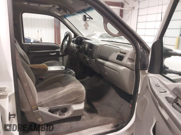 2000 Ford Excursion XLT with VIN 1FMNU41S1YEB10342, listed as a IAAI auction lot 42068928 with 202,584 mi miles and . Bid and sale history available at DreamBid. Image 5.