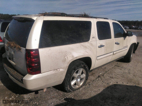 2008 Chevrolet Suburban LTZ with VIN 1GNFC16J28R219015, listed as a IAAI auction lot 41110111 with 1 mi miles. Bid and sale history available at carsss.com. Image 4.