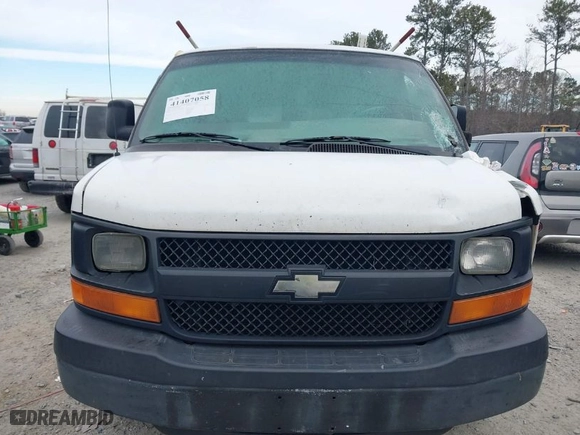 2005 Chevrolet Express Cargo Van with VIN 1GCGG25V351163463, listed as a IAAI auction lot 41407058 with 236,277 mi miles. Bid and sale history available at carsss.com. Image 12.
