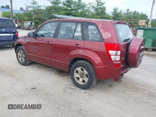 2008 Suzuki Grand Vitara w/Spare & Cargo Covers z VIN JS3TD941784101146, wystawiony jako IAAI lot #42546416 z przebiegiem 83 064 mil mil oraz . Historia ofert i sprzedaży dostępna na DreamBid. Obrazek 3.
