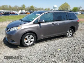 2012 Toyota Sienna LE AAS с VIN 5TDKK3DC3CS278059, выставлен на аукционе Copart как лот 54014115 с пробегом 77 656 миль миль и Списание • Salvage title. История ставок и продаж доступна на DreamBid. Изображение 1.