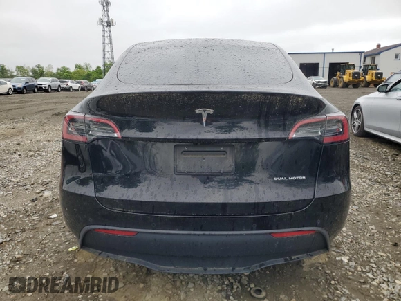 2022 Tesla Model Y Long Range z VIN 7SAYGDEE2NF313492, wystawiony jako Copart lot #55748695 z przebiegiem Nie podano mil oraz Szkoda całkowita • Salvage title. Historia ofert i sprzedaży dostępna na DreamBid. Obrazek 6.