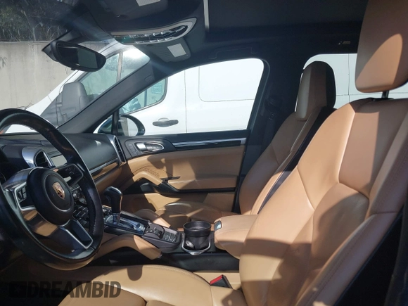 2016 Porsche Cayenne z VIN WP1AA2A21GKA15990, wystawiony jako IAAI lot #41978980 z przebiegiem 141 738 mil mil oraz . Historia ofert i sprzedaży dostępna na DreamBid. Obrazek 18.