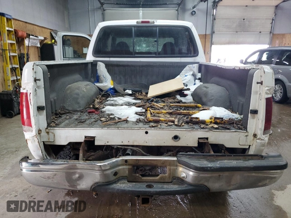 1999 Ford F-350 XL z VIN 1FTSW31S9XEE99015, wystawiony jako Copart lot #49417645 z przebiegiem 128 553 mil mil oraz Czysty tytuł • Clean title. Historia ofert i sprzedaży dostępna na DreamBid. Obrazek 6.