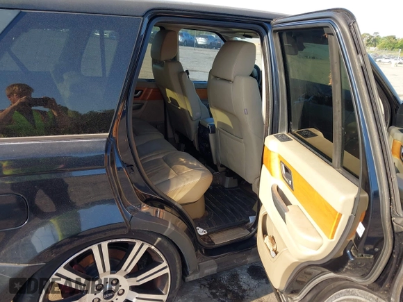 2009 Land Rover Range Rover Sport HSE with VIN SALSK254X9A201883, listed as a IAAI auction lot 42127297 with 154,483 mi miles. Bid and sale history available at carsss.com. Image 8.