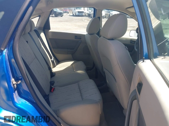 2011 Ford Focus SE with VIN 1FAHP3FN2BW111187, listed as a IAAI auction lot 42003148 with 119,083 mi miles. Bid and sale history available at carsss.com. Image 8.