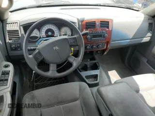 2005 Dodge Dakota SLT z VIN 1D7HW48K15S353766, wystawiony jako Copart lot #59213395 z przebiegiem 182 659 mil mil oraz Szkoda całkowita • Salvage title. Historia ofert i sprzedaży dostępna na DreamBid. Obrazek 8.