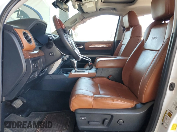 2021 Toyota Tundra Platinum z VIN 5TFAY5F14MX963197, wystawiony jako Copart lot #56002725 z przebiegiem 84 941 mil mil oraz Szkoda całkowita • Salvage title. Historia ofert i sprzedaży dostępna na DreamBid. Obrazek 7.