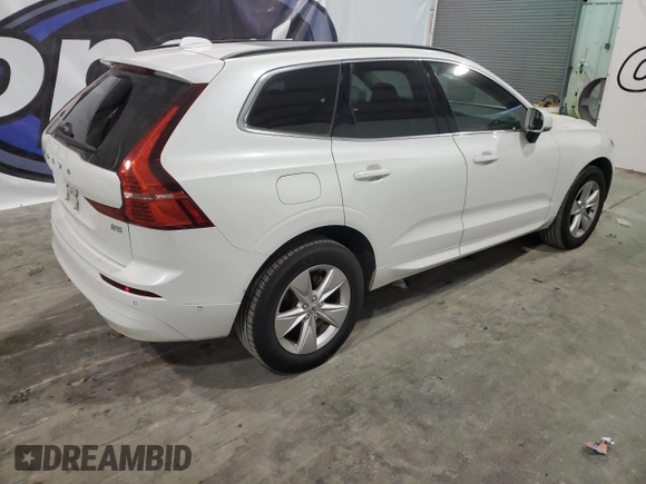 2022 Volvo XC60 Momentum z VIN YV4L12DK3N1033784, wystawiony jako Copart lot #86092324 z przebiegiem 56 299 mil mil oraz Czysty tytuł • Clean title. Historia ofert i sprzedaży dostępna na DreamBid. Obrazek 3.