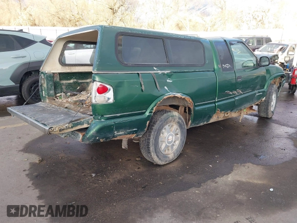 1997 GMC Sonoma SLS with VIN 1GTDT19X0V8502966, listed as a IAAI auction lot 41331331 with 308,584 mi miles. Bid and sale history available at carsss.com. Image 4.