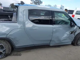 2023 Rivian R1T Adventure z VIN 7FCTGBAA9PN027894, wystawiony jako IAAI lot #42061339 z przebiegiem 5047 mil mil oraz . Historia ofert i sprzedaży dostępna na DreamBid. Obrazek 13.