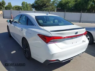 2019 Toyota Avalon Limited Hybrid z VIN 4T1B21FBXKU001178, wystawiony jako IAAI lot #42328222 z przebiegiem 72 204 mil mil oraz . Historia ofert i sprzedaży dostępna na DreamBid. Obrazek 3.