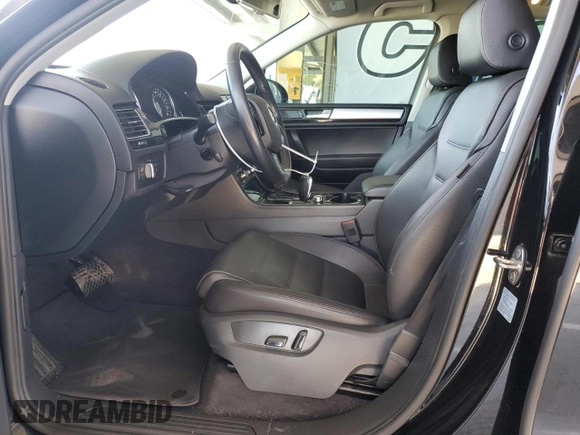 2013 Volkswagen Touareg Lux with VIN WVGEF9BPXDD001489, listed as a Copart auction lot 55898945 with 96,477 mi miles and Clean Title. Bid and sale history available at DreamBid. Image 7.