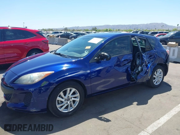 2013 Mazda 3 i Touring z VIN JM1BL1L81D1708796, wystawiony jako IAAI lot #42179958 z przebiegiem 95 467 mil mil oraz . Historia ofert i sprzedaży dostępna na DreamBid. Obrazek 2.
