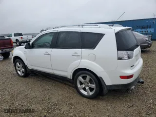 2008 Mitsubishi Outlander XLS with VIN JA4MT41X88Z009462, listed as a Copart auction lot 44002115 with 278,859 mi miles and Salvage Title. Bid and sale history available at carsss.com. Image 2.