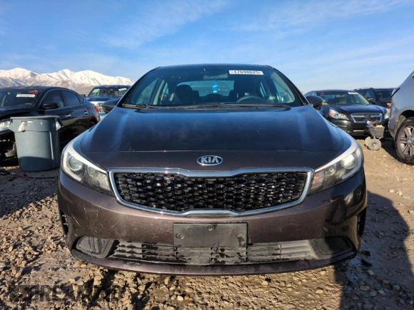 2017 Kia Forte LX with VIN 3KPFK4A75HE109290, listed as a Copart auction lot 47698625 with 87,746 mi miles and Salvage Title. Bid and sale history available at carsss.com. Image 5.