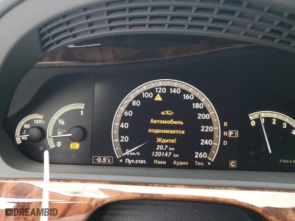 2009 Mercedes-Benz S-Class 5.5L V8 with VIN WDDNG86X69A264020, listed as a Copart auction lot 45210155 with 120,147 mi miles and Clean Title. Bid and sale history available at carsss.com. Image 9.