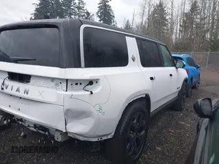 2025 Rivian R1S Adventure z VIN 7PDSGBBA3SN052257, wystawiony jako IAAI lot #41289615 z przebiegiem 2746 mil mil oraz . Historia ofert i sprzedaży dostępna na DreamBid. Obrazek 4.