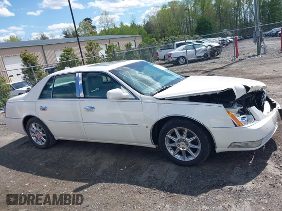 2010 Cadillac DTS 1SC z VIN 1G6KD5EY0AU114294, wystawiony jako IAAI lot #42046408 z przebiegiem 119 142 mil mil oraz . Historia ofert i sprzedaży dostępna na DreamBid. Obrazek 13.