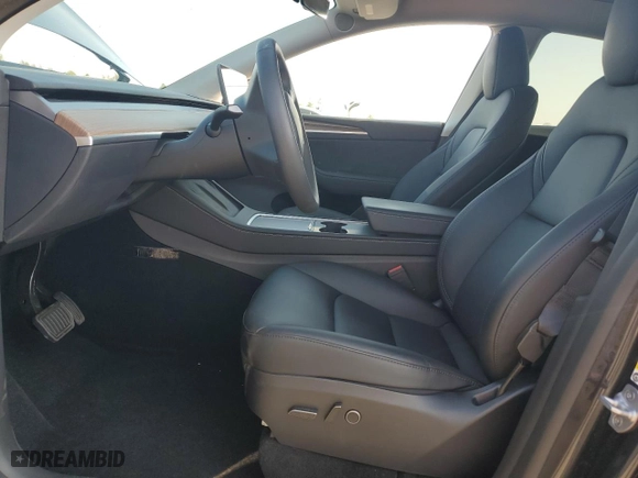 2024 Tesla Model Y with VIN 7SAYGDED4RF032615, listed as a Copart auction lot 43135135 with 2,061 mi miles and Salvage Title. Bid and sale history available at carsss.com. Image 7.