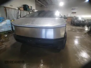 2024 Tesla Cybertruck с VIN 7G2CEHED2RA025693, выставлен на аукционе Copart как лот 45351295 с пробегом 11 786 миль миль и Списание • Salvage title. История ставок и продаж доступна на DreamBid. Изображение 14.