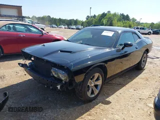2019 Dodge Challenger SXT z VIN 2C3CDZAG5KH561606, wystawiony jako IAAI lot #41994950 z przebiegiem 97 615 mil mil oraz . Historia ofert i sprzedaży dostępna na DreamBid. Obrazek 2.