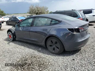 2023 Tesla Model 3 z VIN 5YJ3E1EA1PF692481, wystawiony jako Copart lot #61764165 z przebiegiem 22 649 mil mil oraz Szkoda całkowita • Salvage title. Historia ofert i sprzedaży dostępna na DreamBid. Obrazek 2.