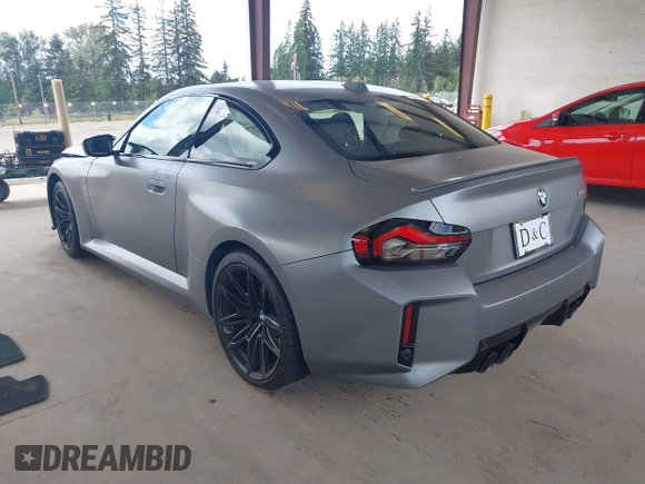 2024 BMW M2 z VIN 3MF13DM08R8E83248, wystawiony jako IAAI lot #42272913 z przebiegiem 4 647 mil mil oraz . Historia ofert i sprzedaży dostępna na DreamBid. Obrazek 3.