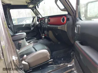 2018 Jeep Wrangler Unlimited Rubicon with VIN 1C4HJXFG8JW111195, listed as a IAAI auction lot 41916718 with 190,158 mi miles. Bid and sale history available at carsss.com. Image 5.