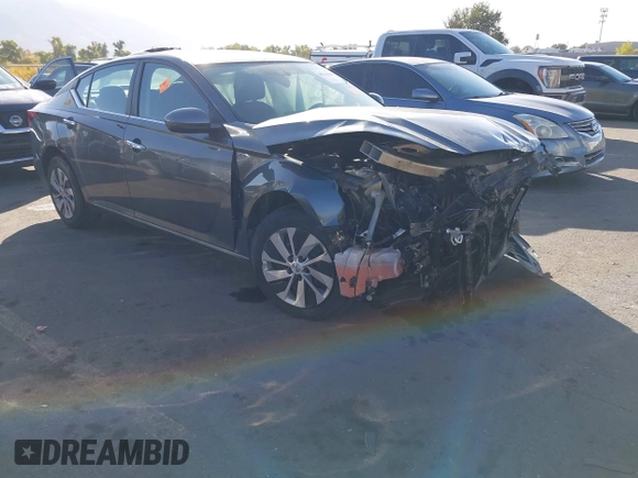 2019 Nissan Altima 2.5 S with VIN 1N4BL4BW4KN327179, listed as a IAAI auction lot 40704684 with 78,009 mi miles. Bid and sale history available at carsss.com. Image 1.