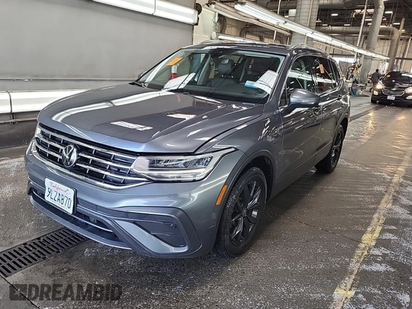 2024 Volkswagen Tiguan SE z VIN 3VV3B7AX7RM106937, wystawiony jako IAAI lot #42845192 z przebiegiem 32 134 mil mil oraz . Historia ofert i sprzedaży dostępna na DreamBid. Obrazek 39.