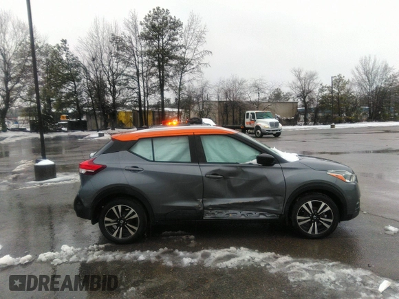 2019 Nissan Kicks SV z VIN 3N1CP5CU3KL543159, wystawiony jako IAAI lot #41485737 z przebiegiem 93 656 mil mil oraz . Historia ofert i sprzedaży dostępna na DreamBid. Obrazek 13.