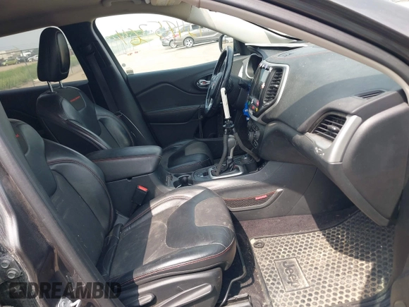 2016 Jeep Cherokee Trailhawk z VIN 1C4PJMBS1GW323434, wystawiony jako IAAI lot #42485364 z przebiegiem 130 351 mil mil oraz . Historia ofert i sprzedaży dostępna na DreamBid. Obrazek 5.