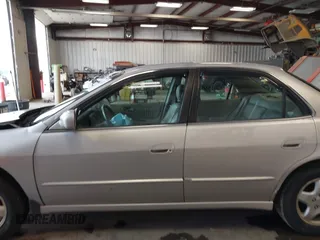 1998 Honda Accord EX z VIN 1HGCG1651WA805964, wystawiony jako IAAI lot #42320827 z przebiegiem 239 279 mil mil oraz . Historia ofert i sprzedaży dostępna na DreamBid. Obrazek 15.