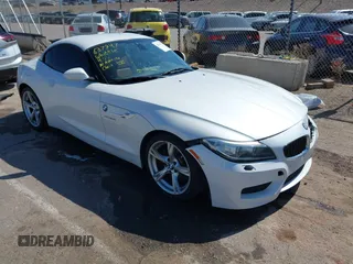 2015 BMW Z4 sDrive28i z VIN WBALL5C53FP557183, wystawiony jako IAAI lot #42145557 z przebiegiem 123 319 mil mil oraz . Historia ofert i sprzedaży dostępna na DreamBid. Obrazek 1.