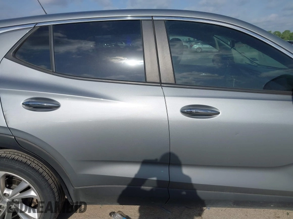 2023 Buick Encore GX Preferred z VIN KL4MMCSL5PB154372, wystawiony jako IAAI lot #42039929 z przebiegiem 38 473 mil mil oraz . Historia ofert i sprzedaży dostępna na DreamBid. Obrazek 14.