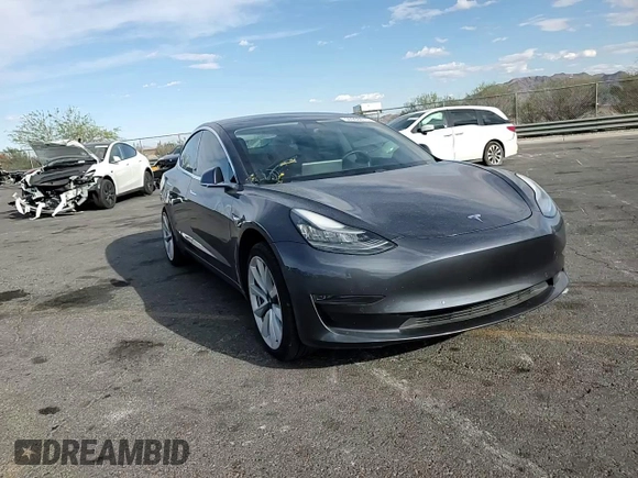 2019 Tesla Model 3 Mid Range z VIN 5YJ3E1EA2KF417212, wystawiony jako Copart lot #50968615 z przebiegiem 104 807 mil mil oraz Szkody całkowita. Historia ofert i sprzedaży dostępna na DreamBid. Obrazek 15.