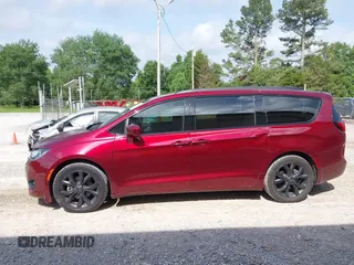 2019 Chrysler Pacifica Touring Plus z VIN 2C4RC1FG6KR532127, wystawiony jako IAAI lot #42285029 z przebiegiem 89 516 mil mil oraz . Historia ofert i sprzedaży dostępna na DreamBid. Obrazek 14.