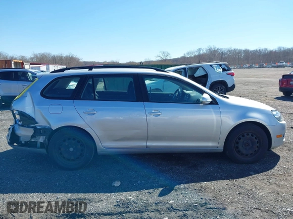 2013 Volkswagen Jetta SportWagen S with VIN 3VWPP7AJXDM610157, listed as a IAAI auction lot 41890160 with 147,567 mi miles. Bid and sale history available at carsss.com. Image 13.