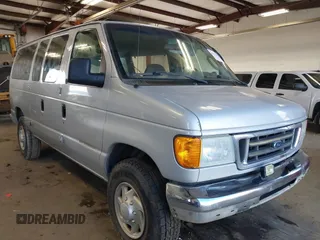 2006 Ford Econoline Passenger XL with VIN 1FBNE31L46DB28040, listed as a IAAI auction lot 41713123 with 204,356 mi miles. Bid and sale history available at carsss.com. Image 1.