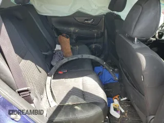 2017 Nissan Rogue SV z VIN KNMAT2MT4HP558206, wystawiony jako Copart lot #52620485 z przebiegiem Nie podano mil oraz Nie do naprawy. Historia ofert i sprzedaży dostępna na DreamBid. Obrazek 11.